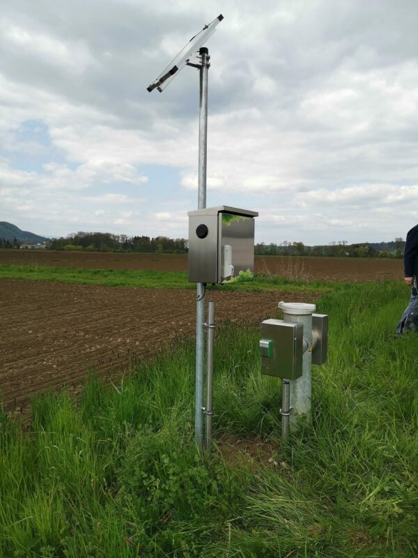 Abgesetzte Bauweise mit Solarversorgung für größeren Parameterumfang und häufigere Messung- bzw. Datenübertragung