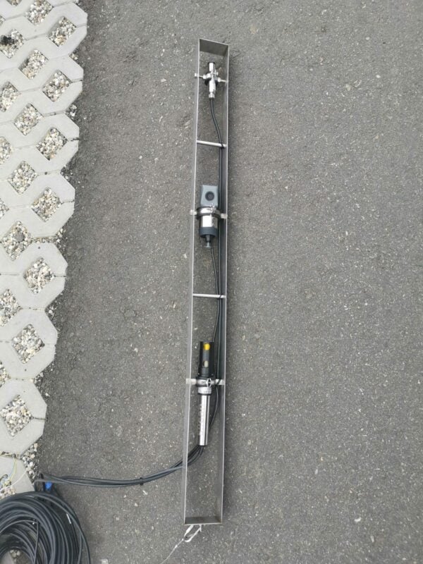 Stabile und erweiterbare Sonden-Abhängevorrichtung zum Einhängen in Grundwassermessstellen oder Brunnen